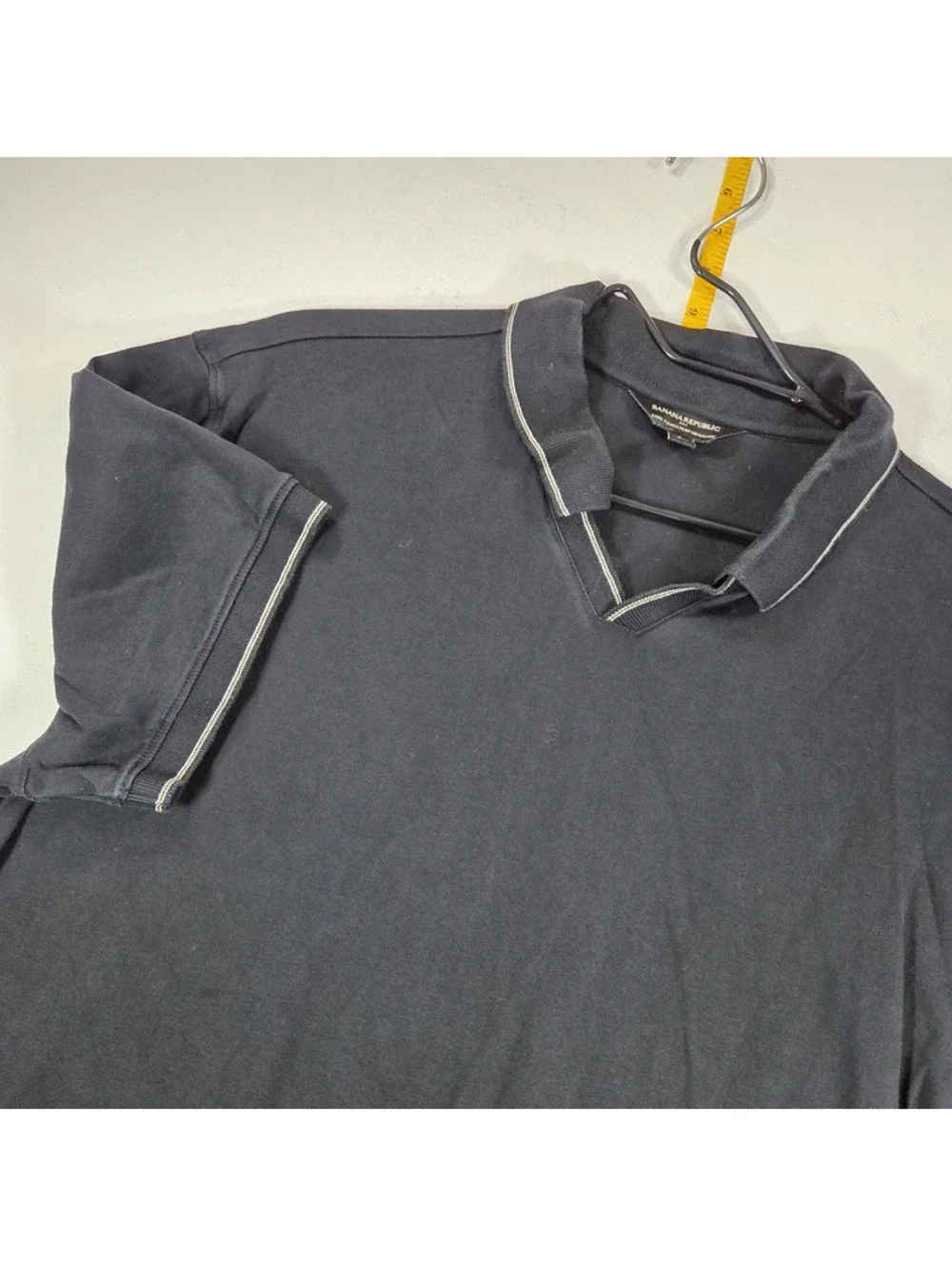 Banana Republic short-sleeve V-neck polo Large